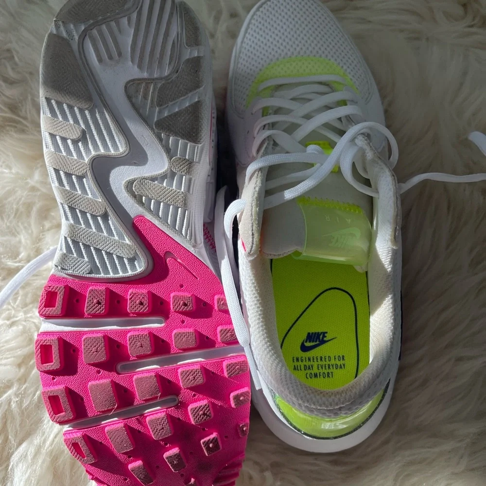 Nike women White and Neon Yellow Sneakers - Picture 6 of 6